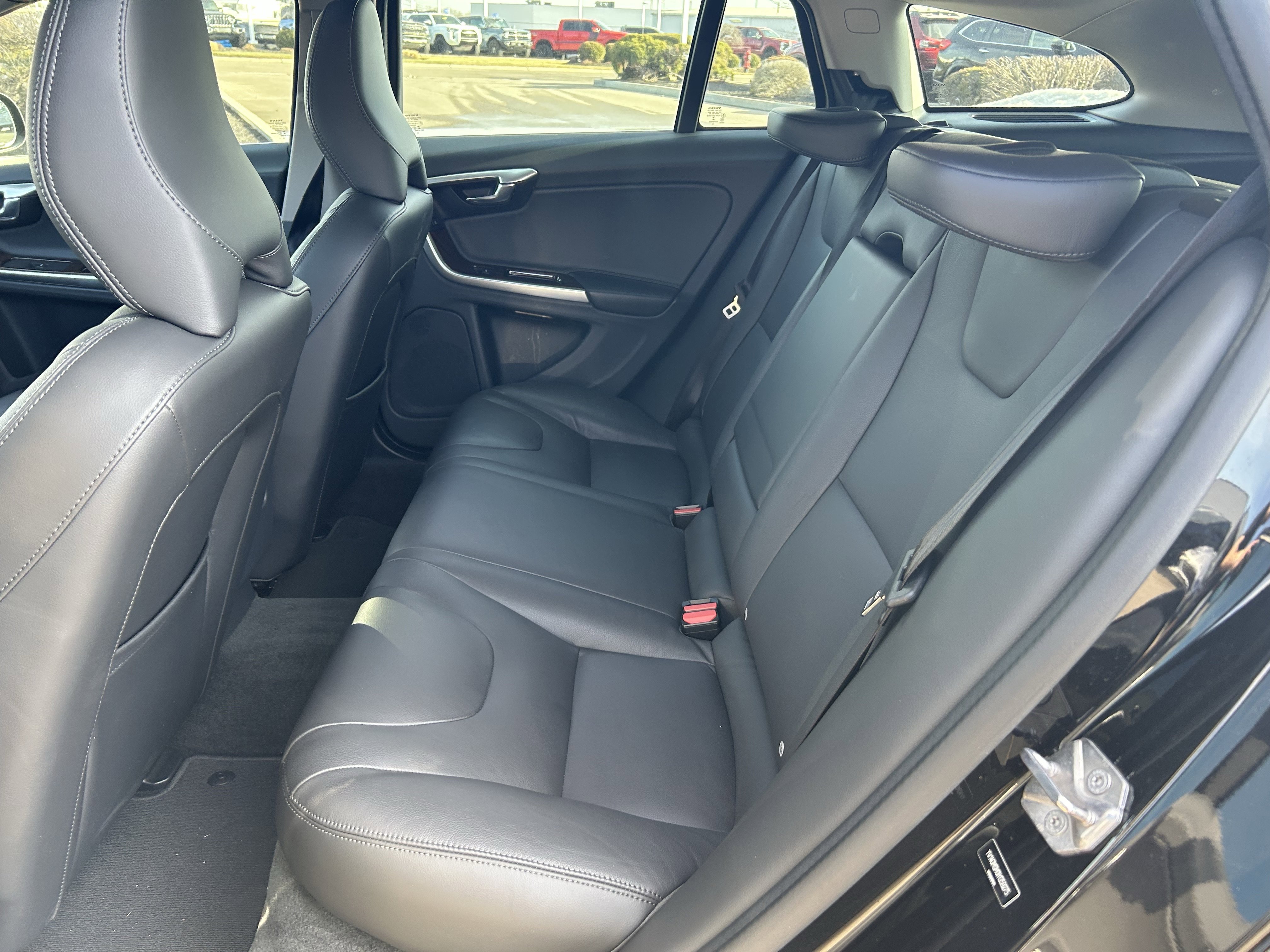 Used 2017 Volvo V60 T5 Platinum w/ Climate Package image 24