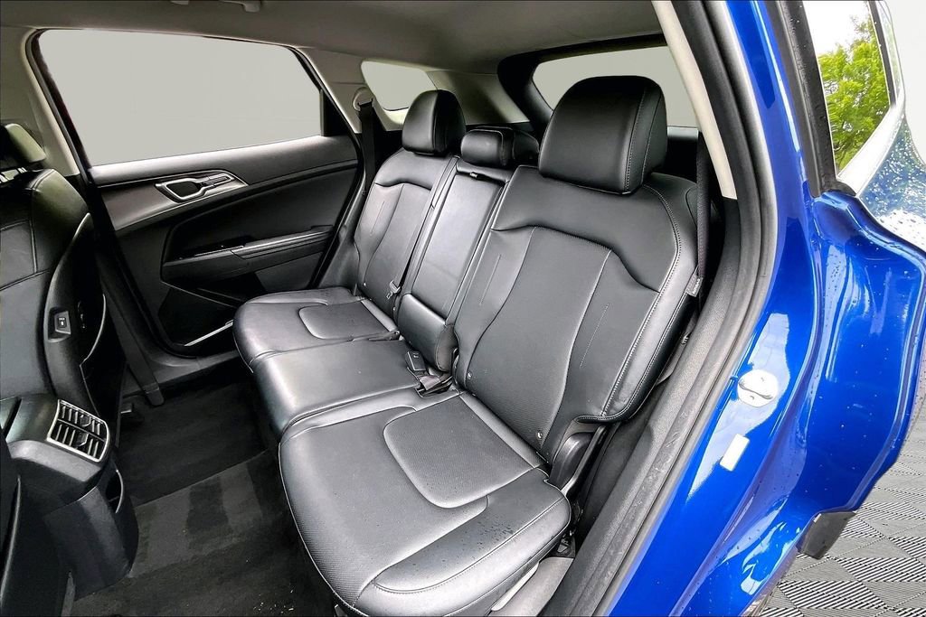 Used 2024 Kia Sportage EX FWD image 16