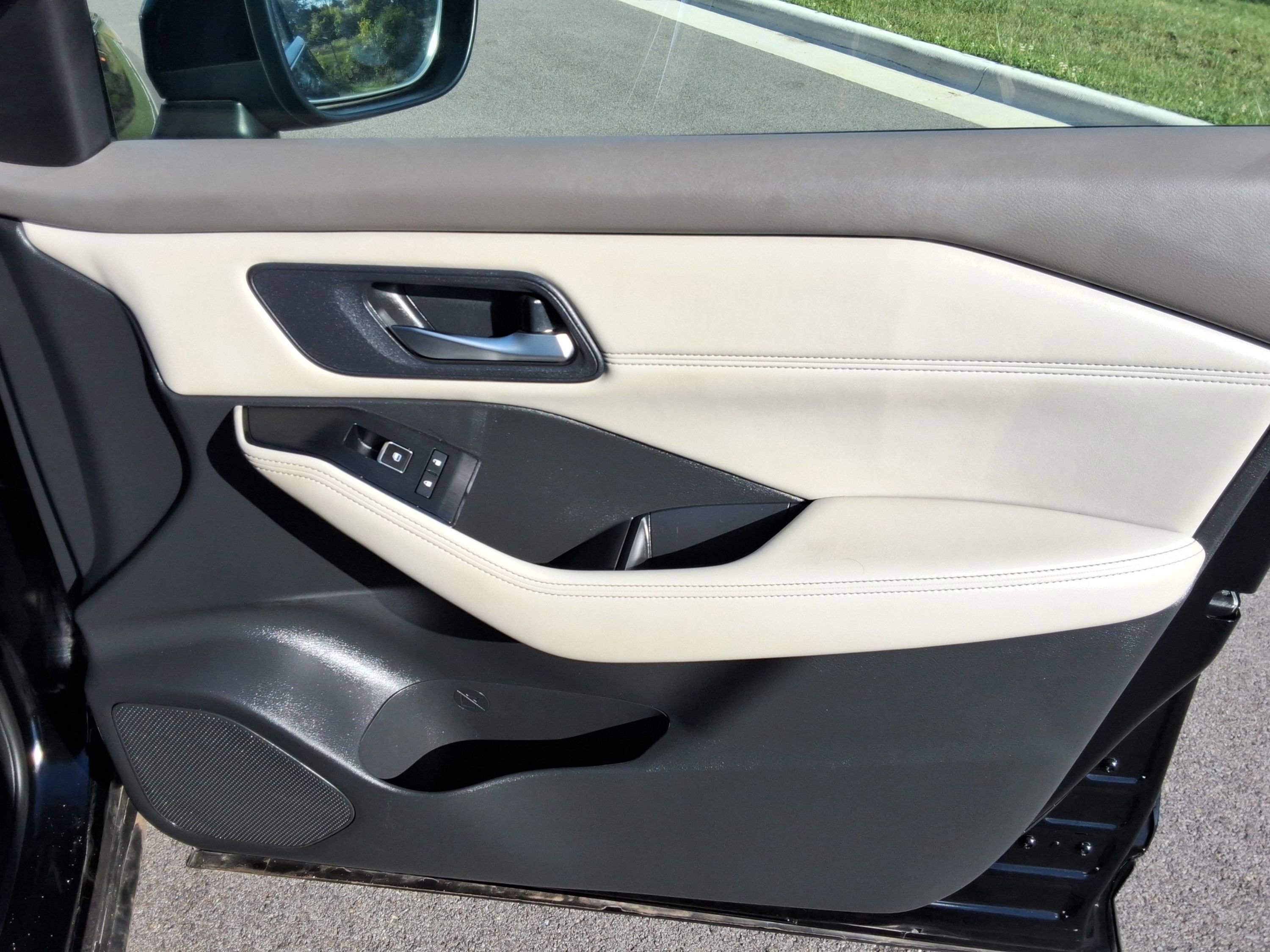 Used 2023 Nissan Rogue SL w/ SL Premium Package image 26