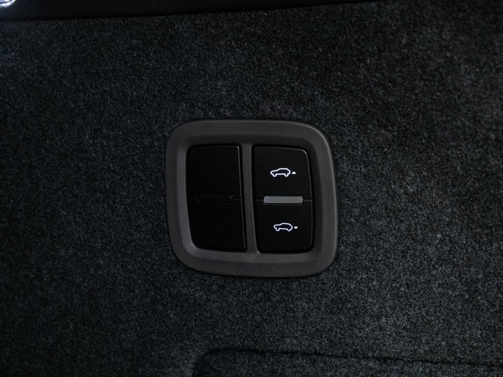 Certified 2026 Porsche Cayenne Coupe AWD/4WD image 32