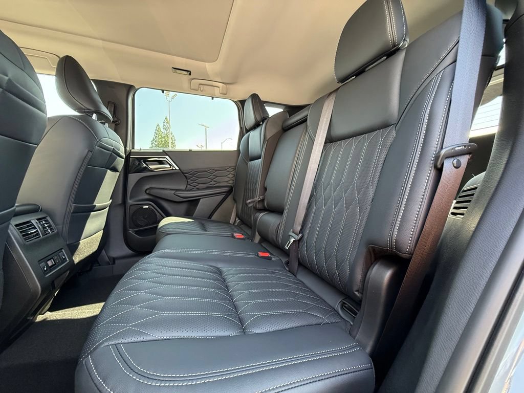 New 2026 Mitsubishi Outlander SEL FWD image 42