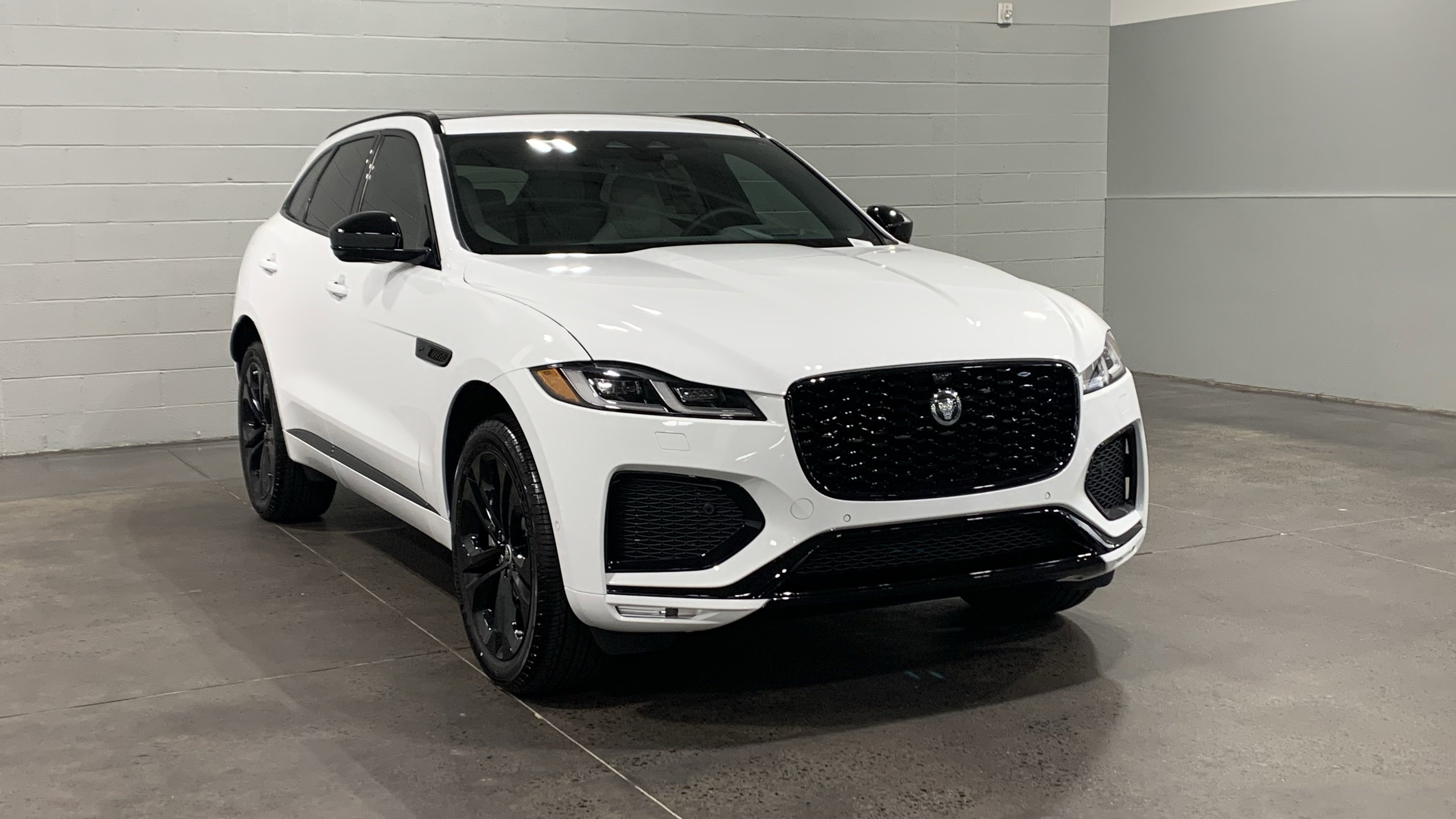 New 2026 Jaguar F-PACE R-Dynamic S image 11