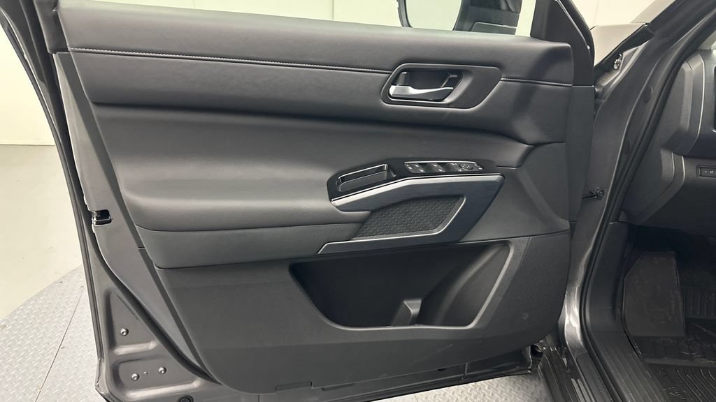 New 2026 Nissan Pathfinder SL AWD/4WD image 13
