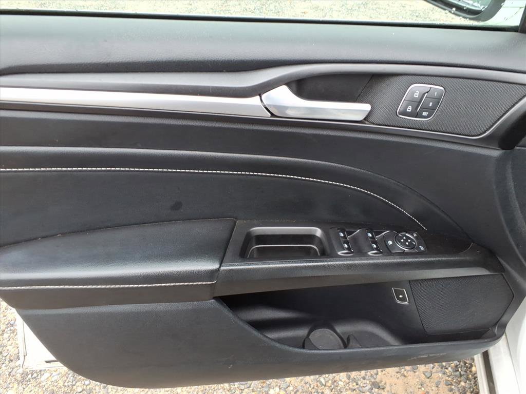 Used 2020 Ford Fusion Energi Titanium image 21