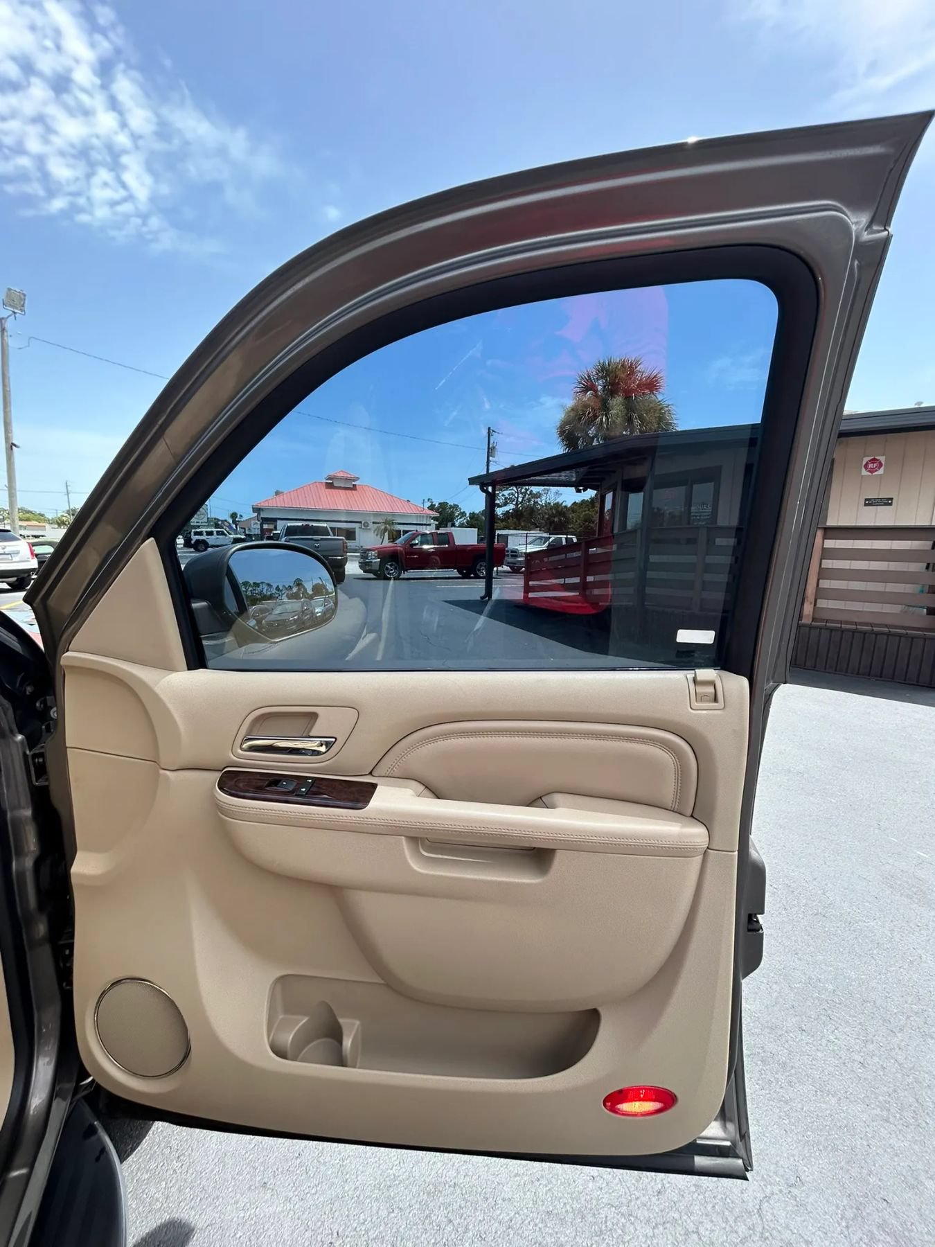 Used 2013 Cadillac Escalade ESV Luxury RWD image 19