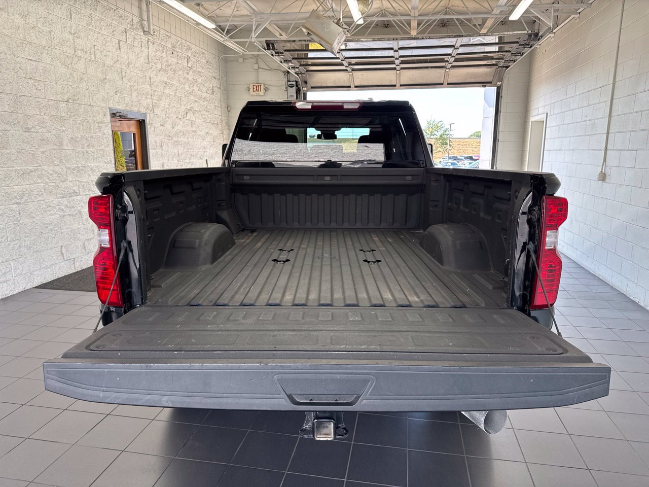 Used 2024 Chevrolet Silverado 2500 Custom w/ Custom Value Package AWD/4WD image 10