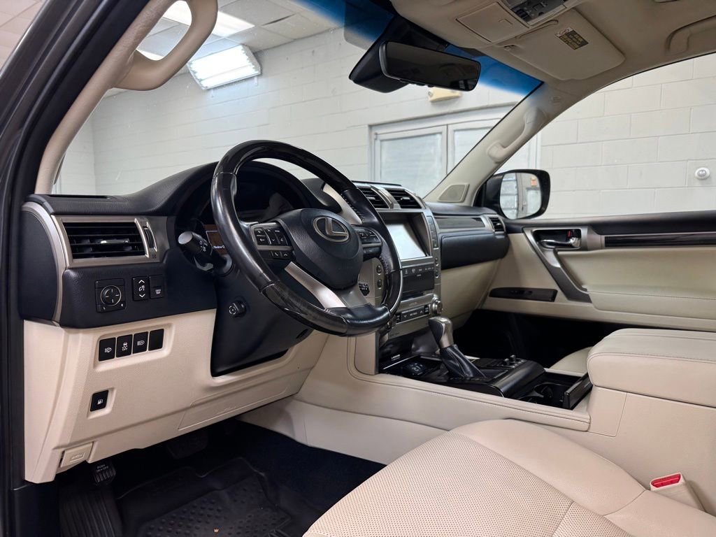 Used 2020 Lexus GX 460 Premium w/ Premium Package AWD/4WD image 13