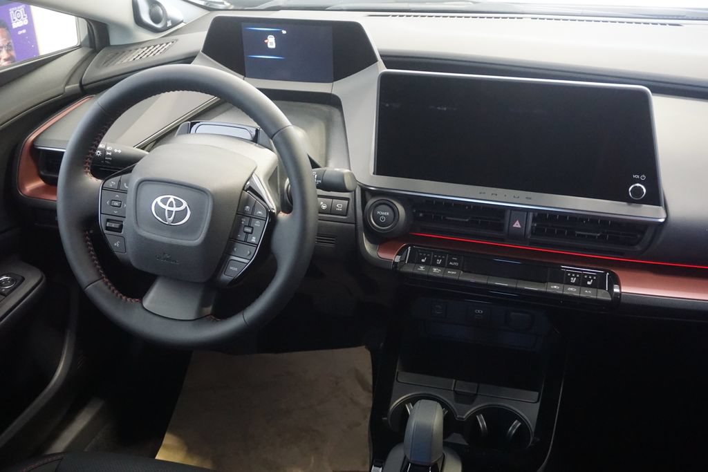 New 2026 Toyota Prius Plug-In Hybrid FWD image 31