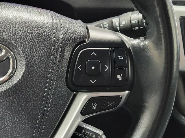 Used 2017 Toyota Highlander XLE AWD/4WD image 28