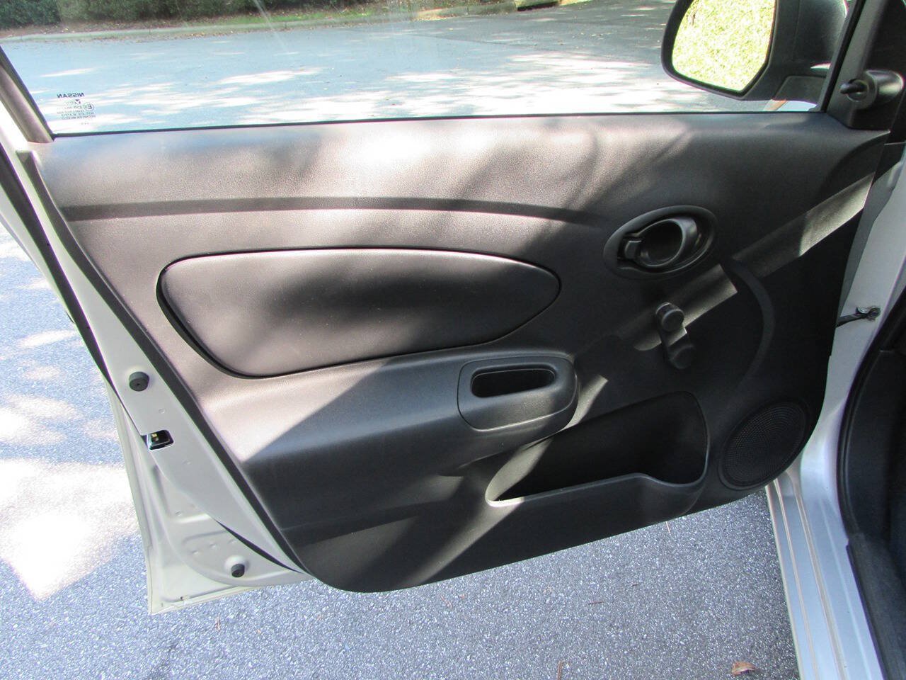 Used 2015 Nissan Versa S FWD image 16