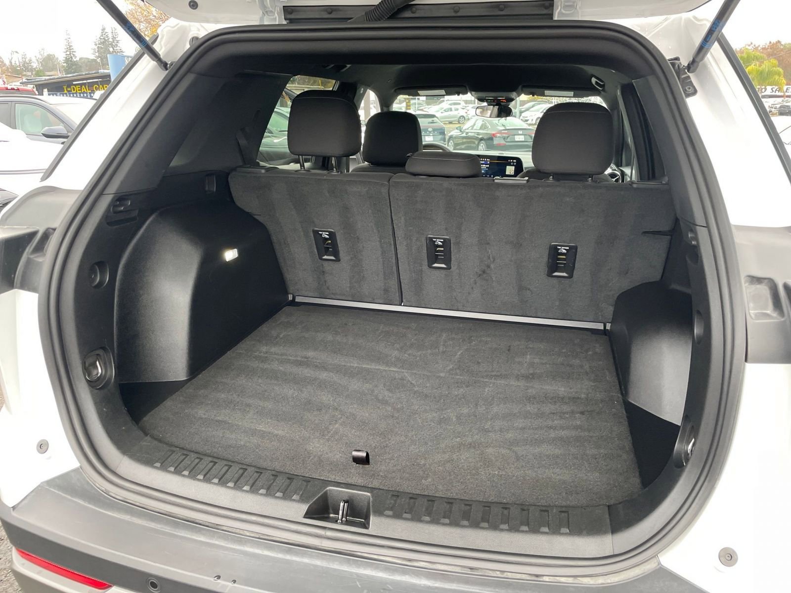 Used 2025 Chevrolet Equinox LT image 30