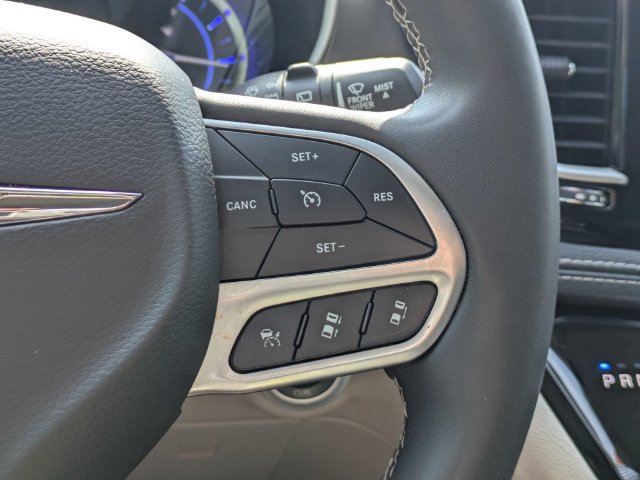 Used 2024 Chrysler Pacifica Limited FWD image 29