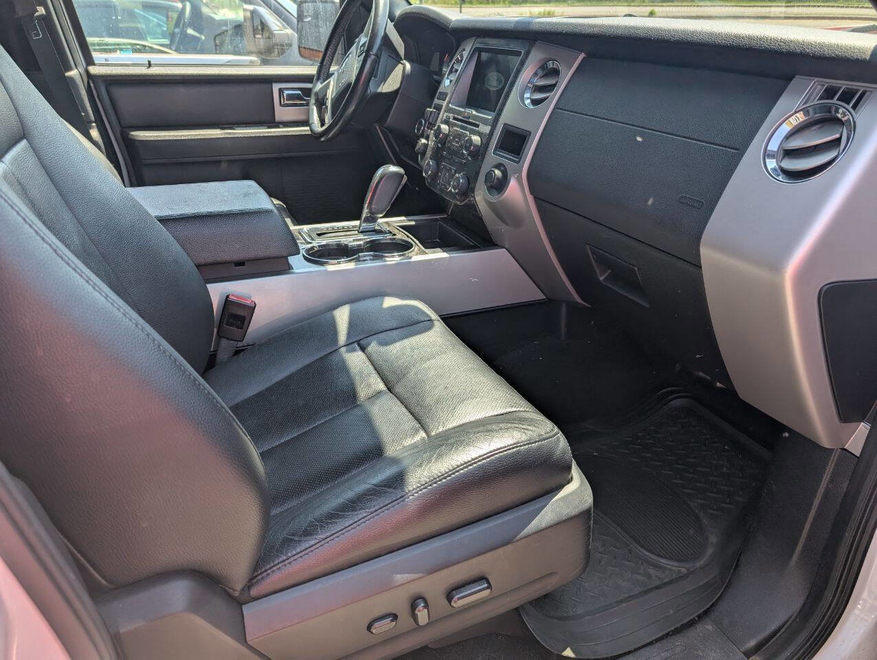 Used 2017 Ford Expedition Limited image 5
