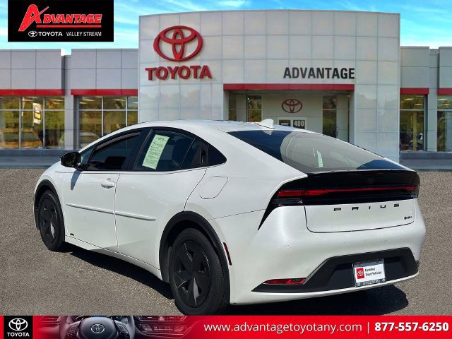 Used 2023 Toyota Prius LE AWD/4WD image 10