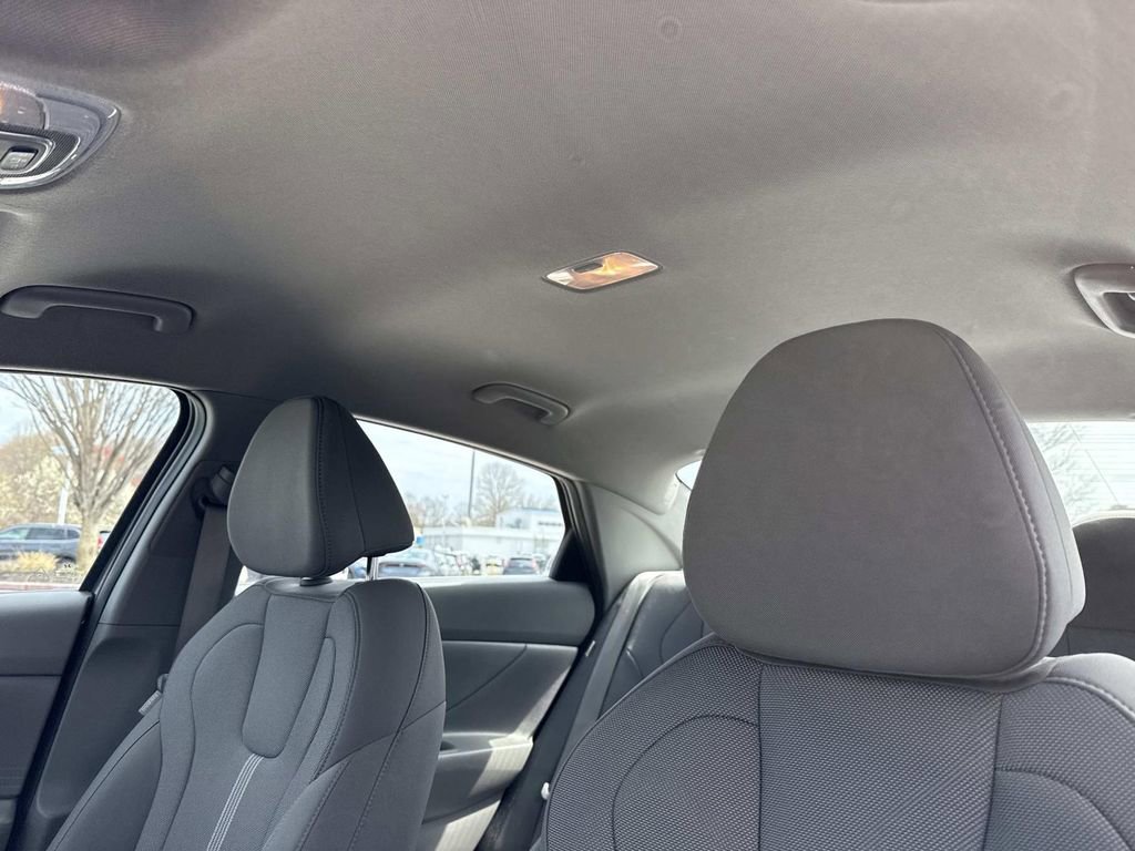 Used 2024 Hyundai Elantra SE FWD image 15