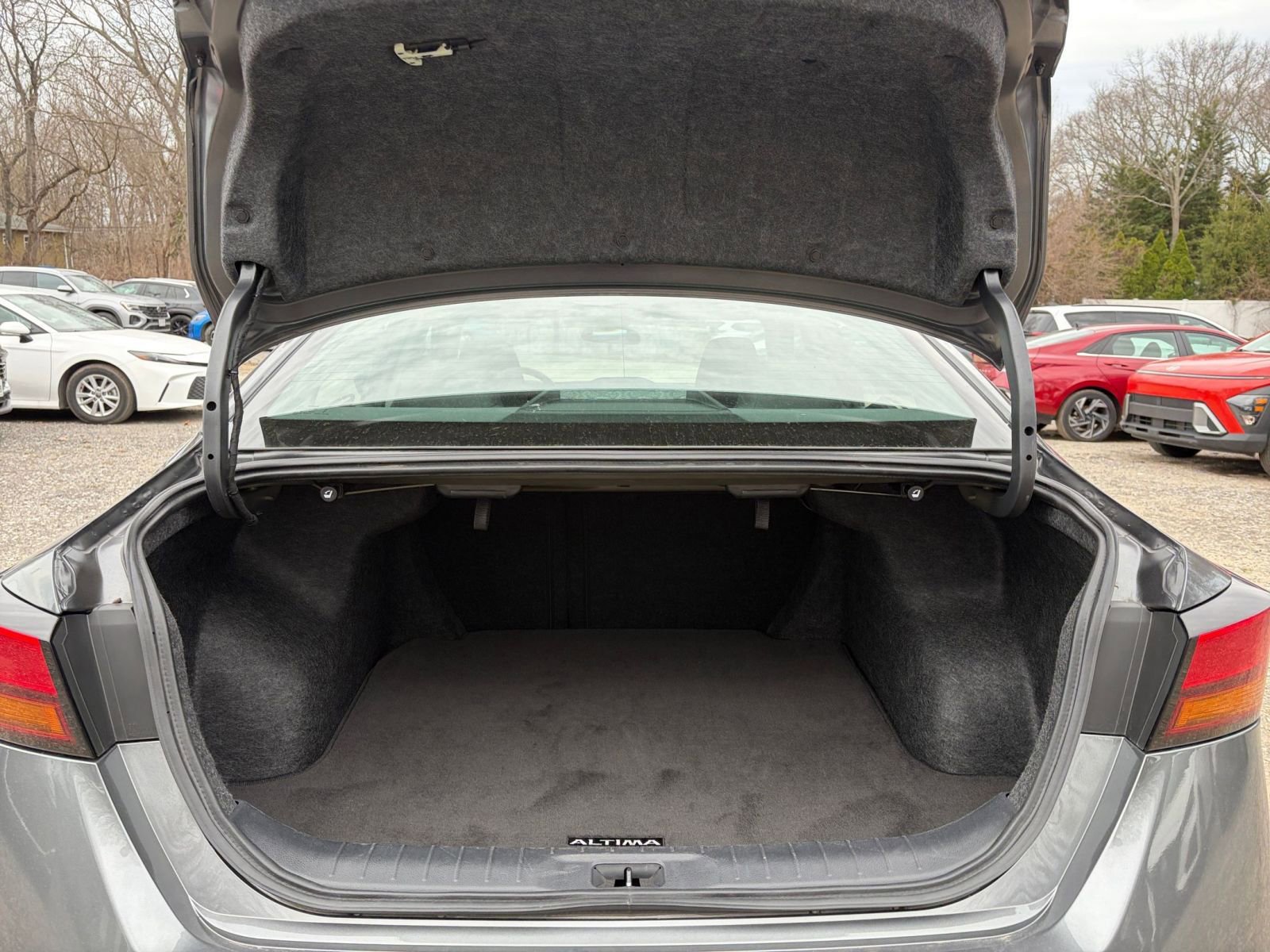 Used 2025 Nissan Altima 2.5 SV image 31