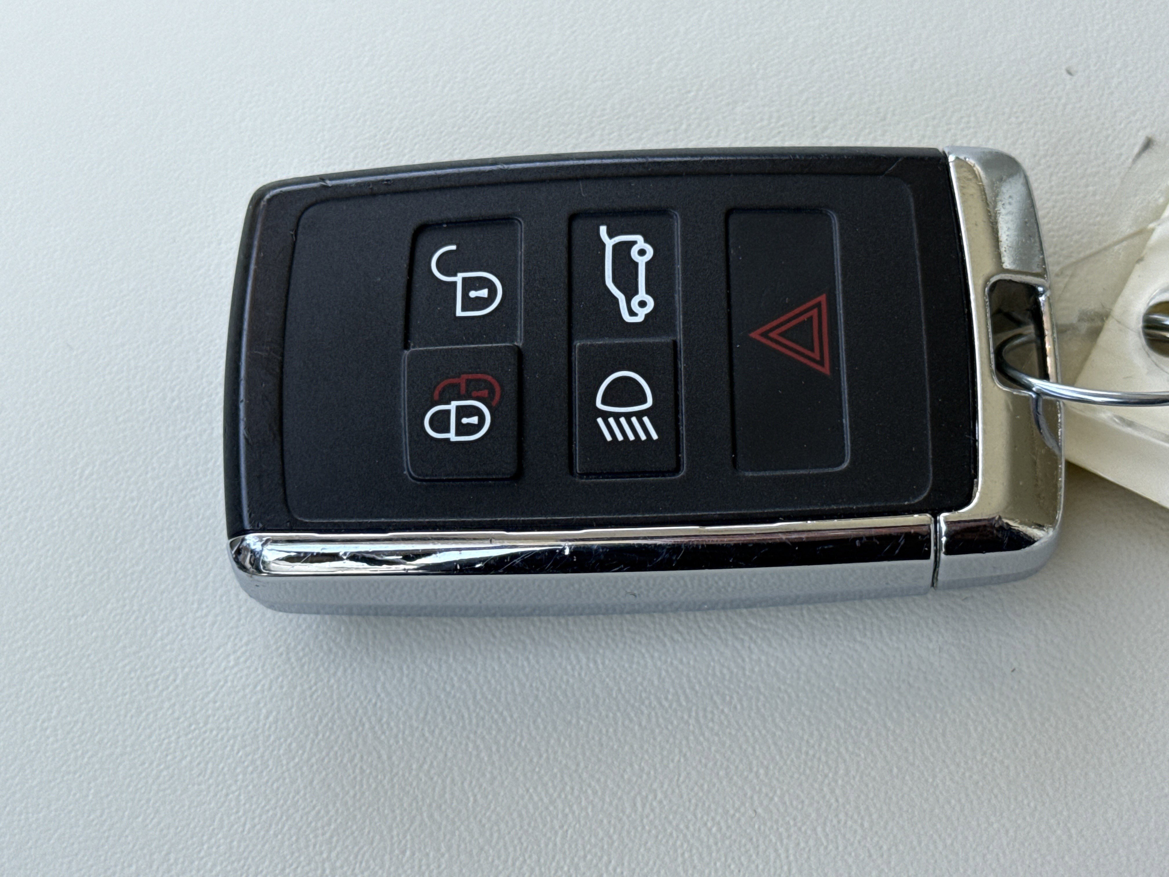 Used 2024 Land Rover Range Rover SE image 2