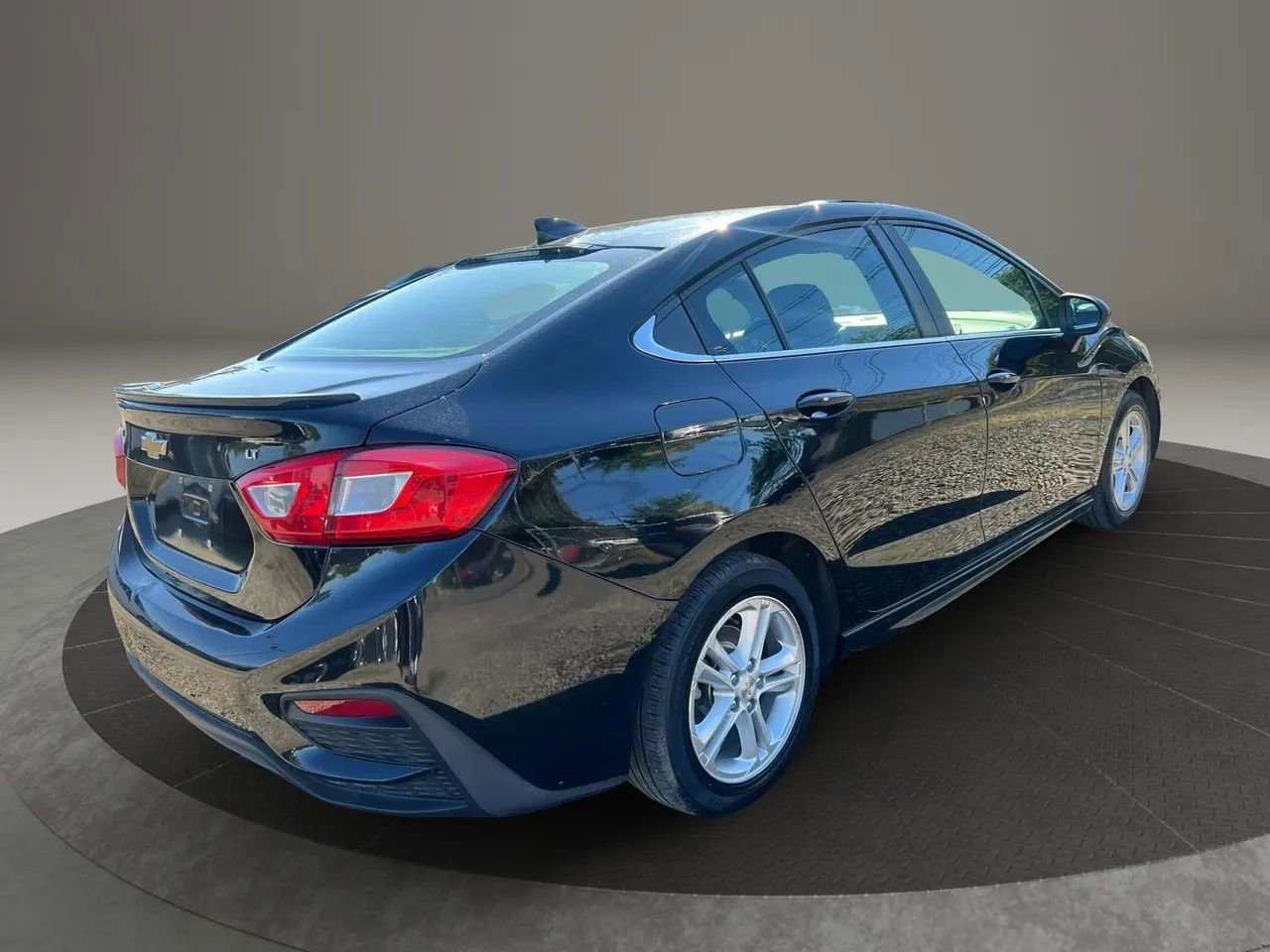 Used 2017 Chevrolet Cruze LT w/ Convenience Package FWD image 6