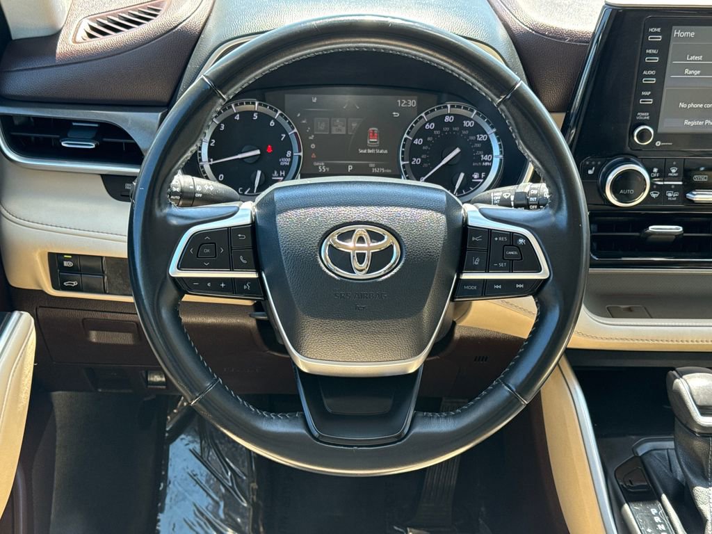 Used 2022 Toyota Highlander XLE AWD/4WD image 14
