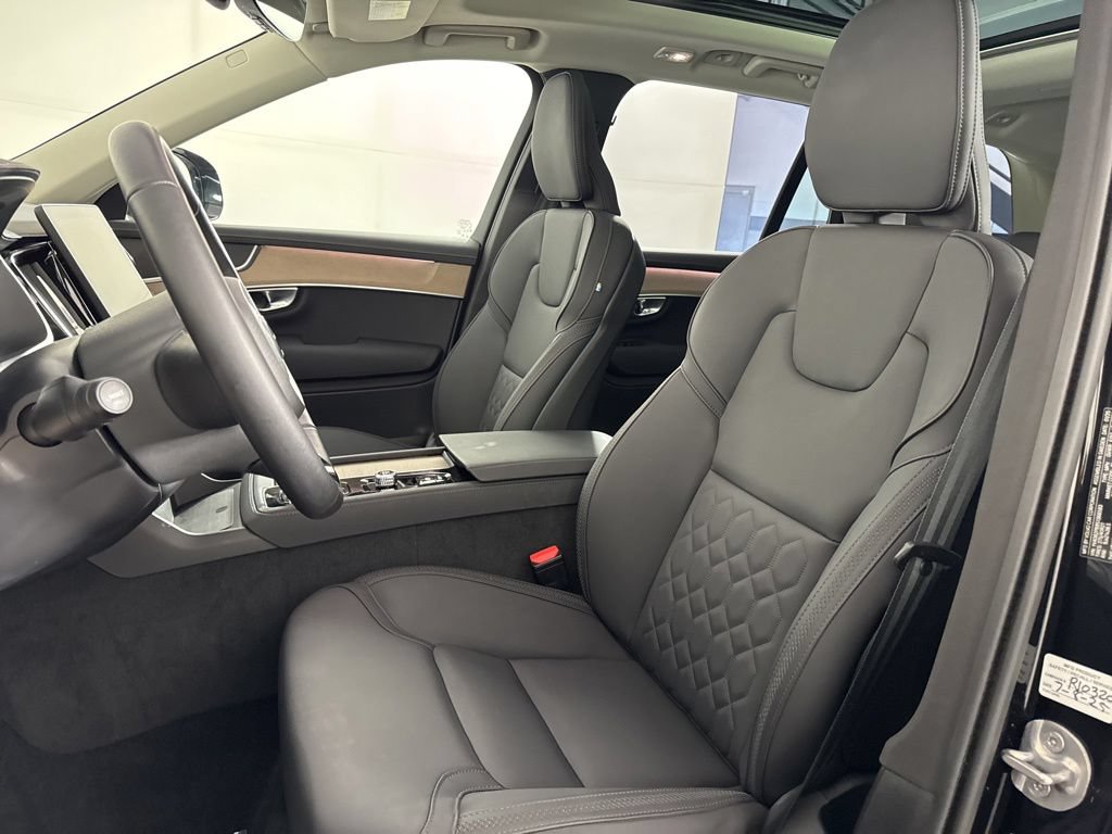 Used 2025 Volvo XC90 B6 Plus AWD/4WD image 28