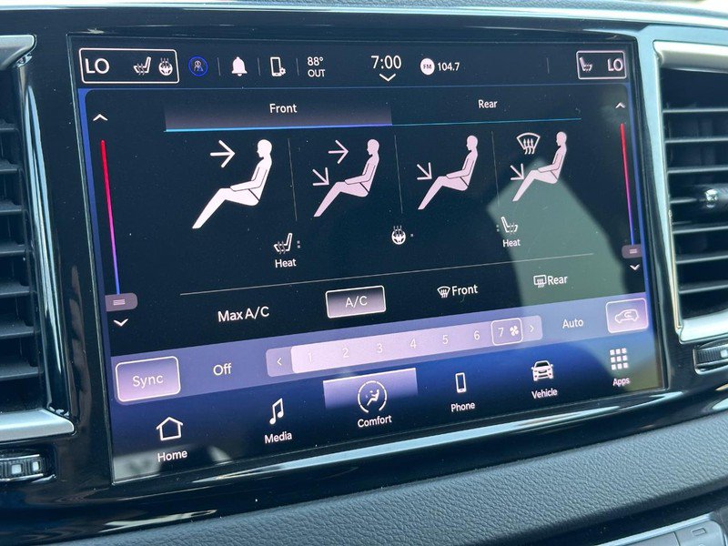 Used 2024 Chrysler Pacifica Touring-L FWD image 19