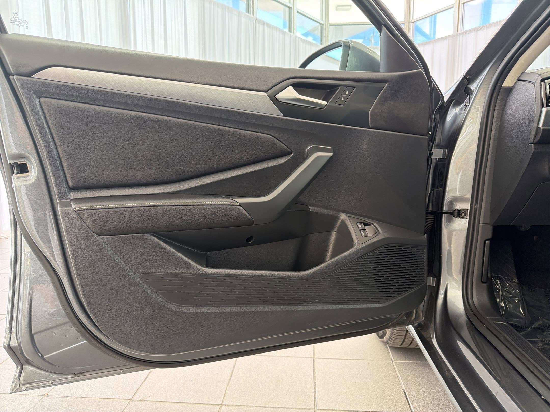 Used 2023 Volkswagen Jetta SE image 16