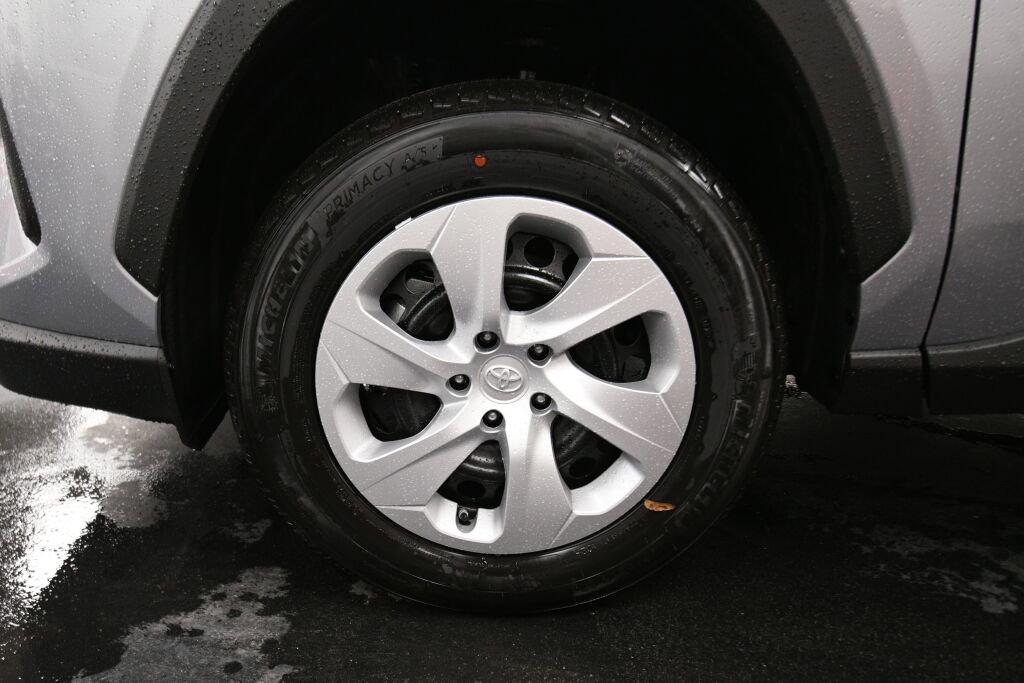 Used 2025 Toyota RAV4 LE image 31