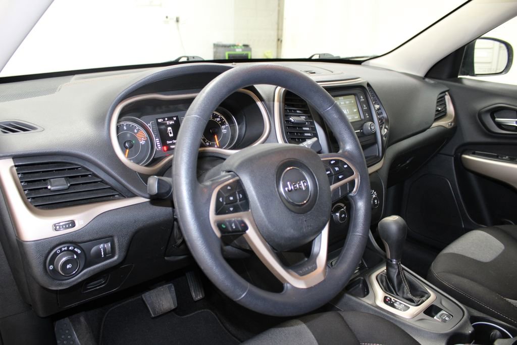 Used 2018 Jeep Cherokee Latitude image 18