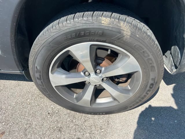 Used 2019 Jeep Cherokee Limited w/ Technology Group AWD/4WD image 13