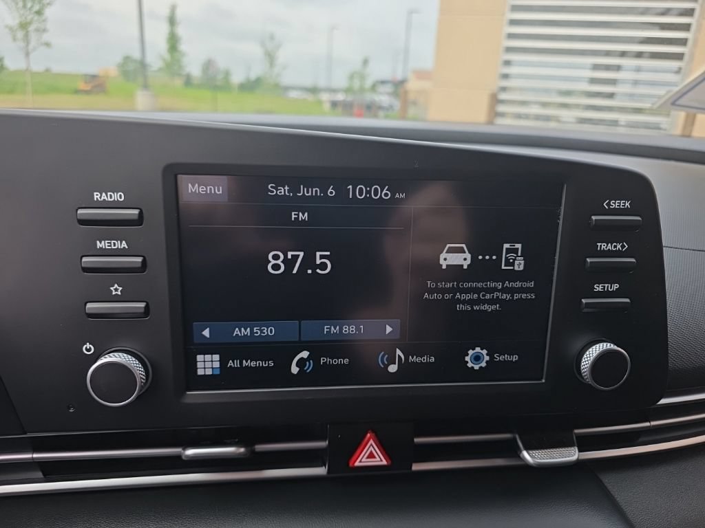 Used 2024 Hyundai Elantra SE FWD image 13
