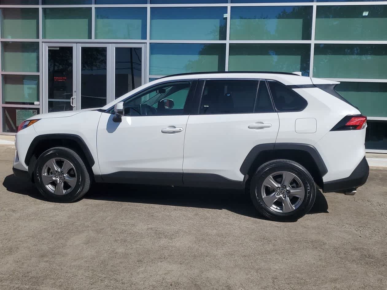 Used 2025 Toyota RAV4 XLE FWD image 3
