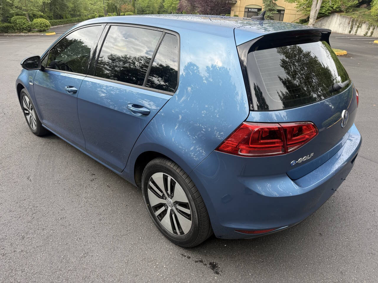 Used 2016 Volkswagen e-Golf SE FWD image 8