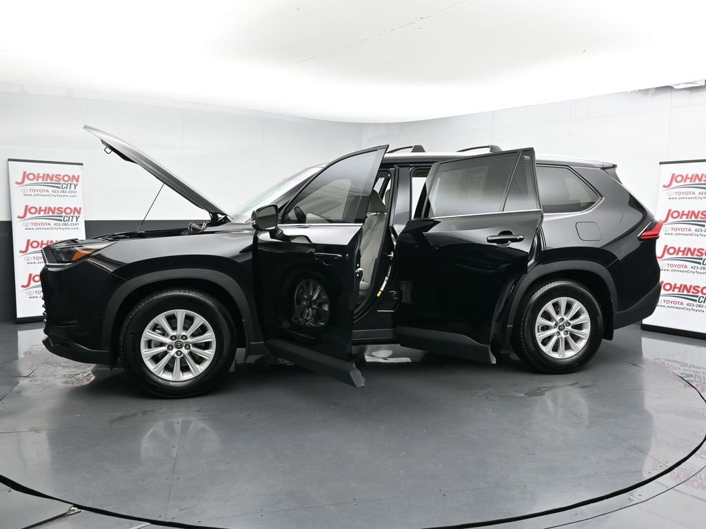 Used 2024 Toyota Grand Highlander XLE image 28
