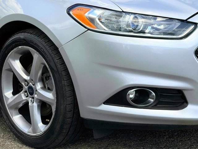 Used 2016 Ford Fusion SE AWD/4WD image 9