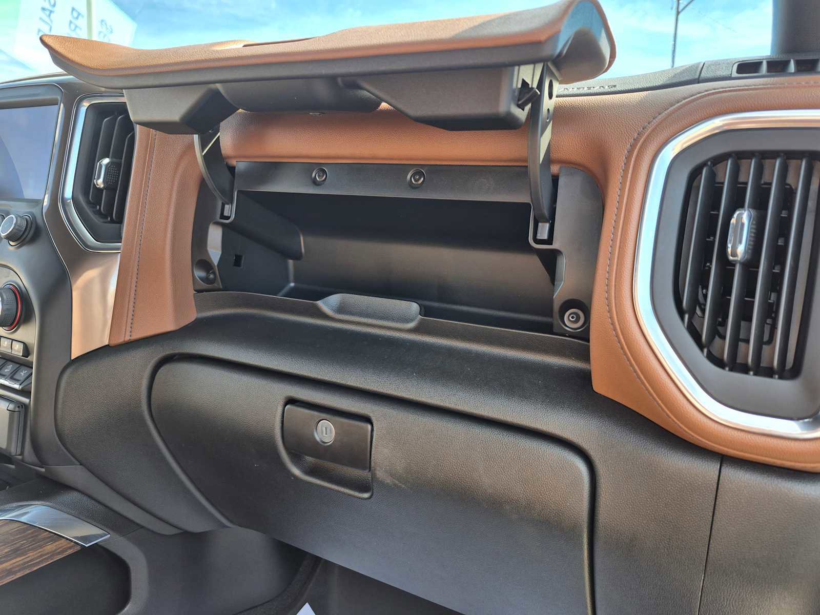 Used 2023 Chevrolet Silverado 3500 High Country w/ Technology Package image 31