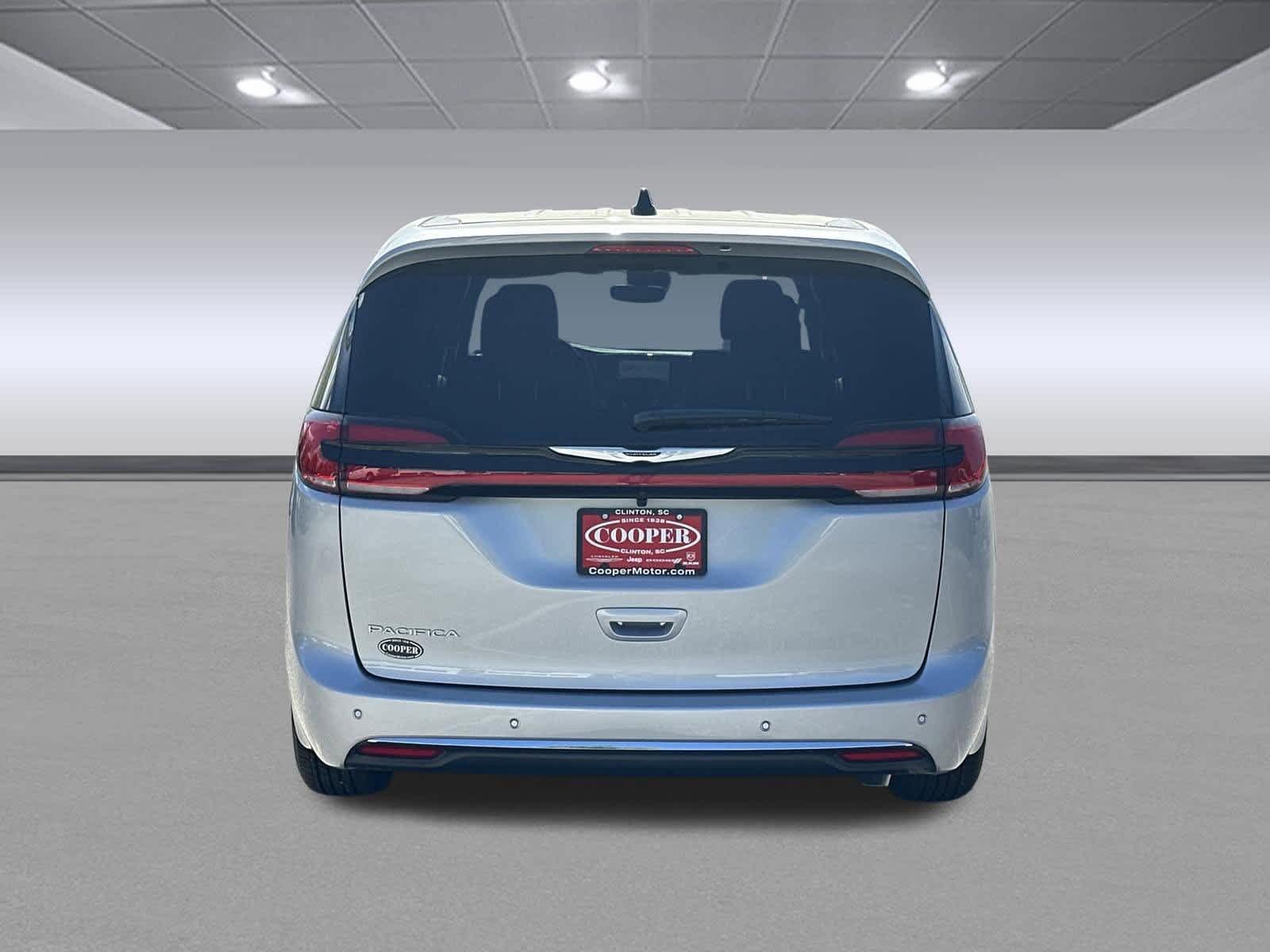 New 2026 Chrysler Pacifica Select FWD image 4