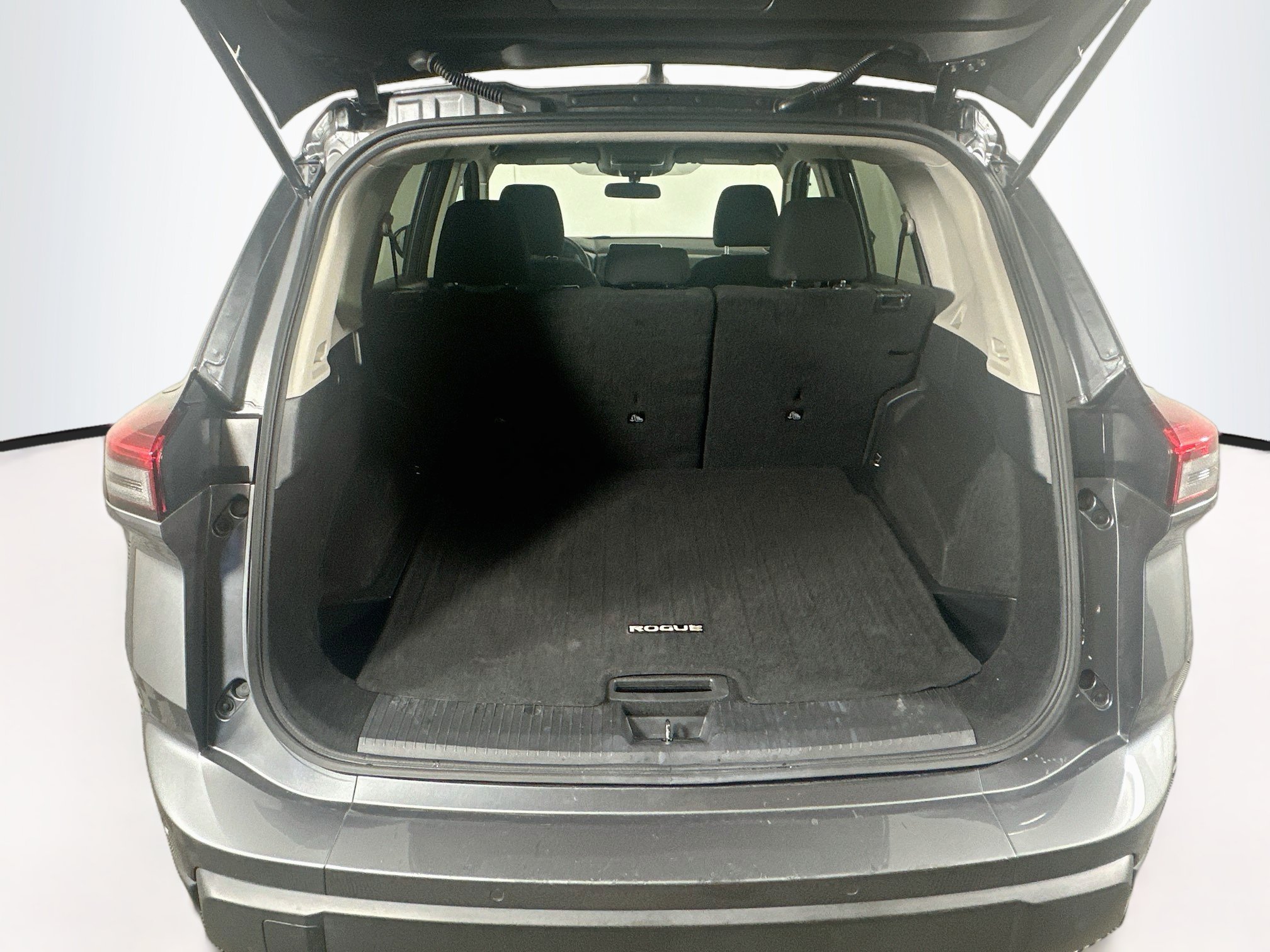 Used 2024 Nissan Rogue S FWD image 27