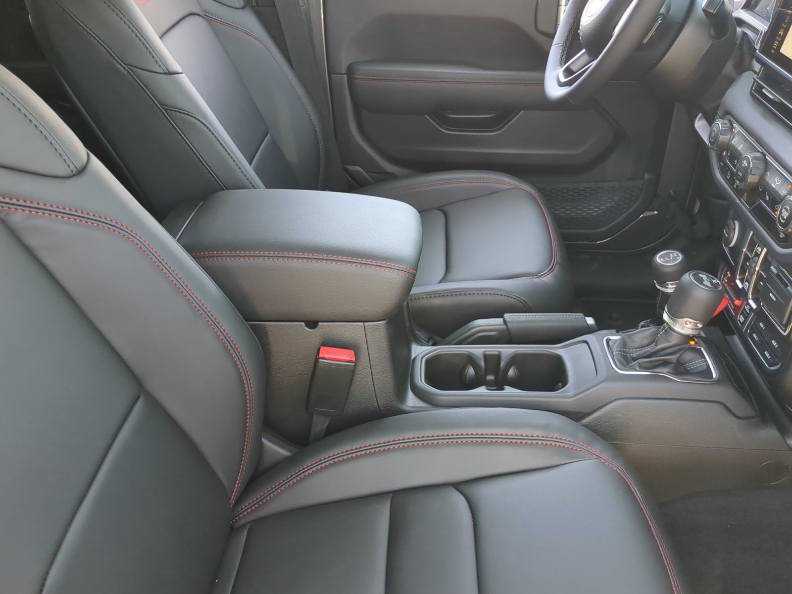 New 2025 Jeep Wrangler Unlimited Rubicon w/ Steel Bumper Group image 19