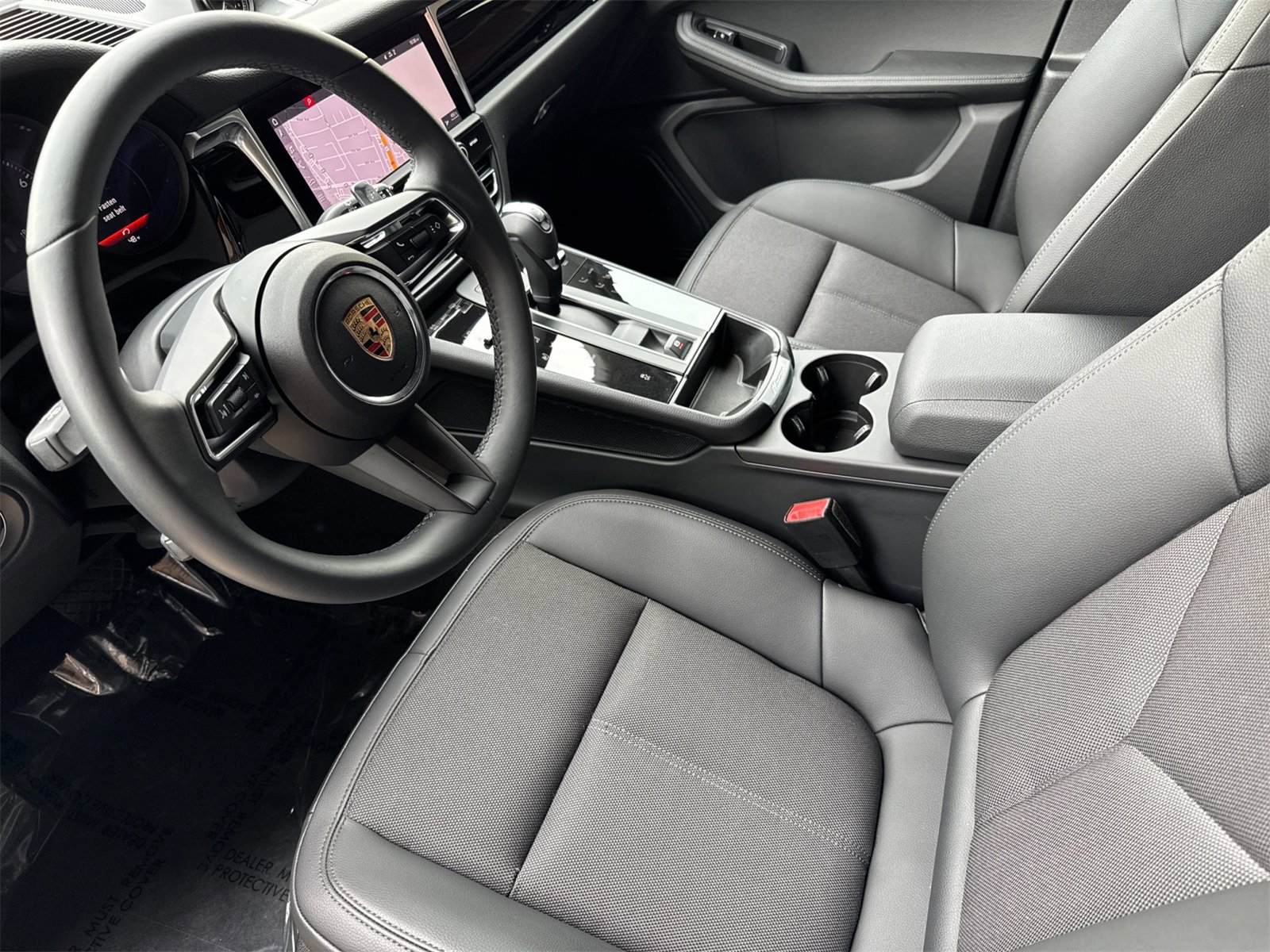 Used 2025 Porsche Macan image 4