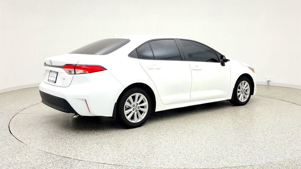 Used 2025 Toyota Corolla LE w/ LE Premium Package FWD image 5