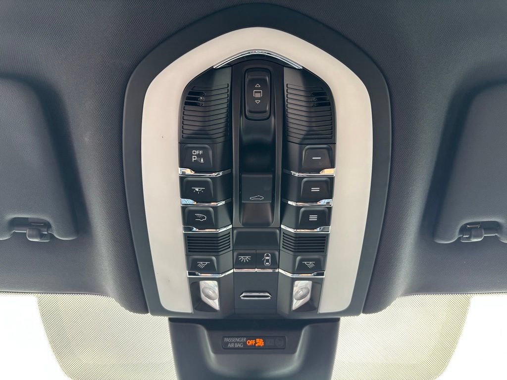 Certified 2023 Porsche Macan AWD/4WD image 34