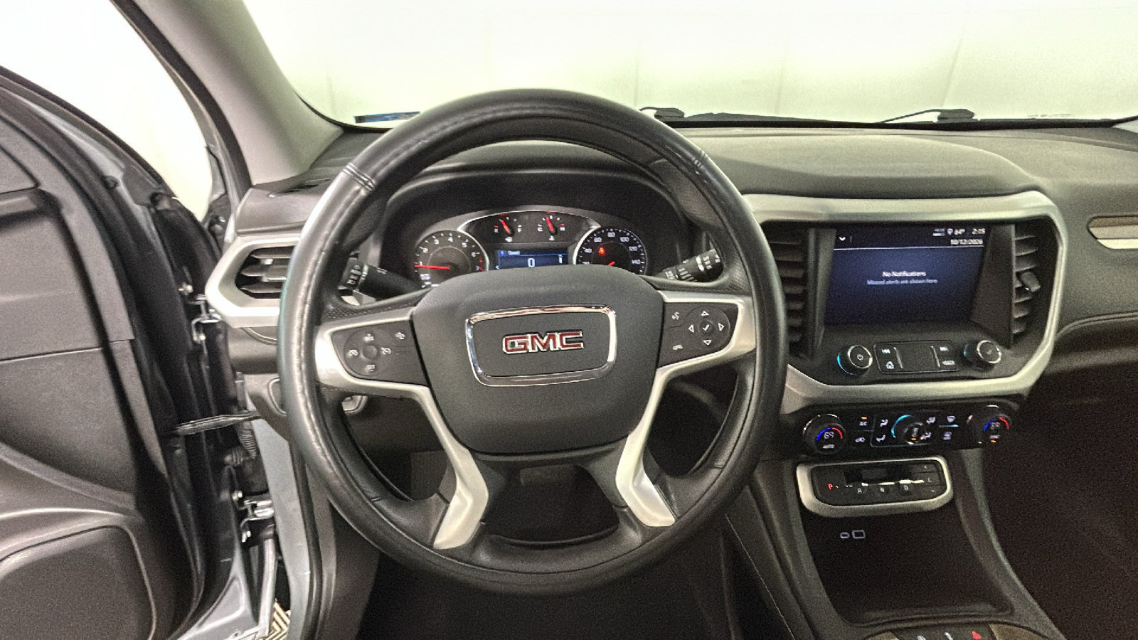 Used 2023 GMC Acadia SLE w/ Driver Convenience Package FWD image 18
