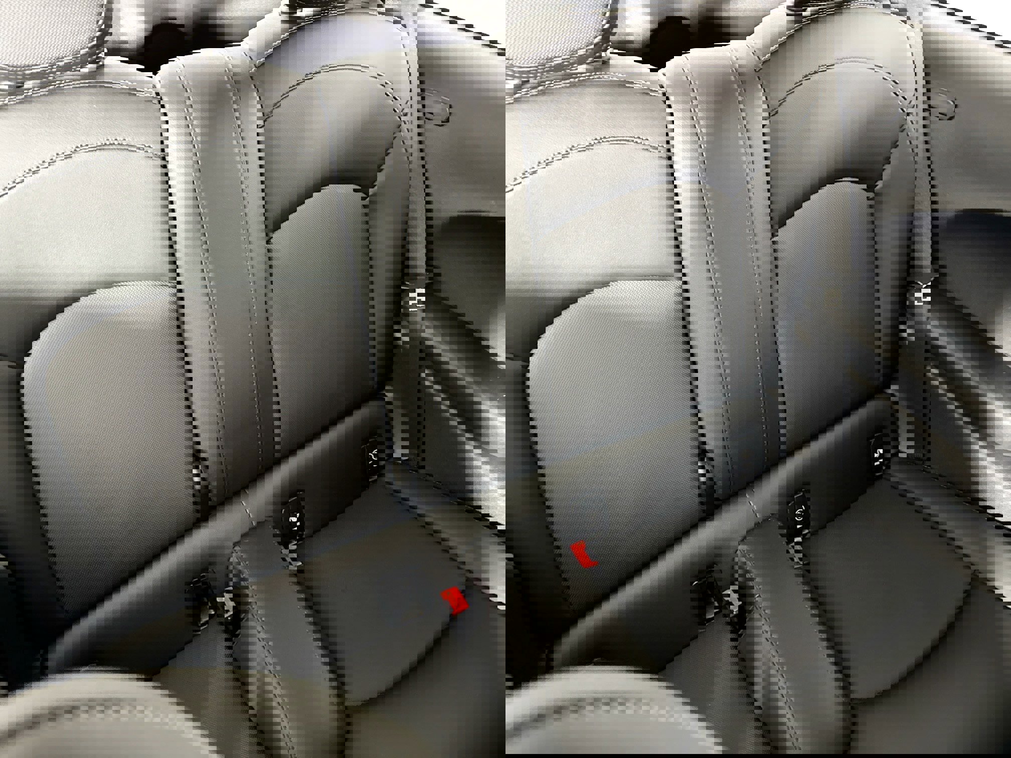 Used 2019 MINI Cooper 2-Door Hardtop image 36