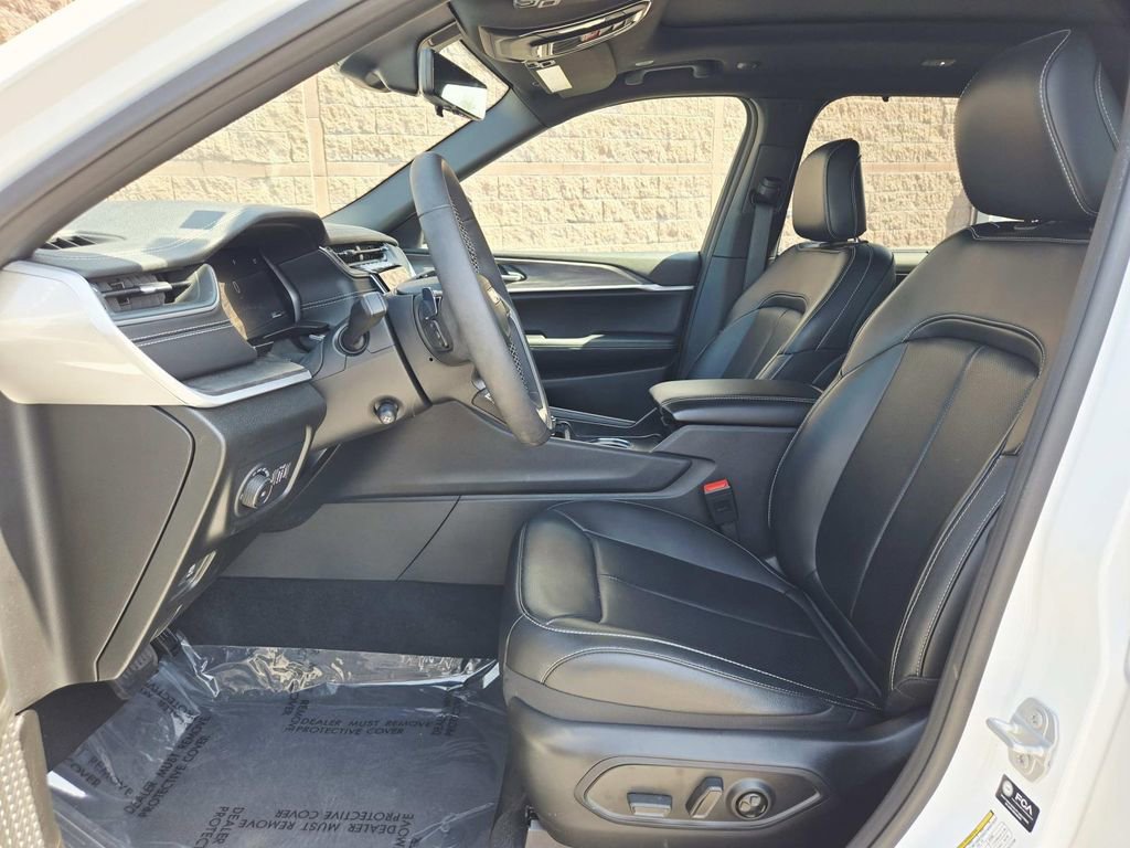 Used 2025 Jeep Grand Cherokee L Limited w/ Luxury Tech Group II AWD/4WD image 12