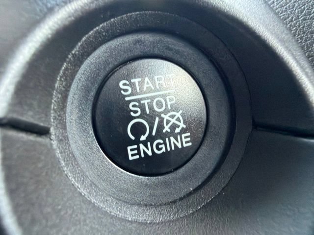 Used 2020 Jeep Renegade Latitude w/ Cold Weather Group AWD/4WD image 36