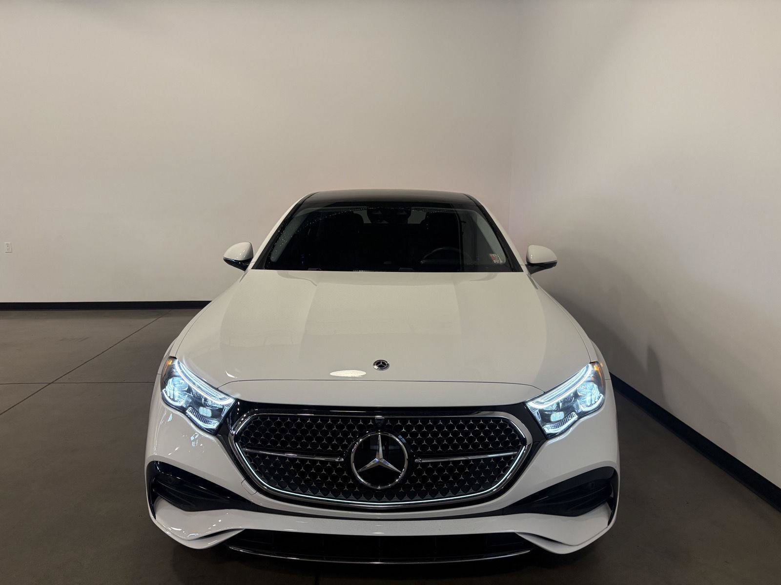 Used 2025 Mercedes-Benz E 350 4MATIC Sedan image 4