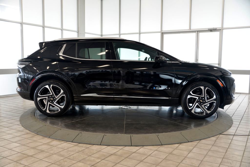 Certified 2025 Chevrolet Equinox EV LT w/ Convenience Package II image 9