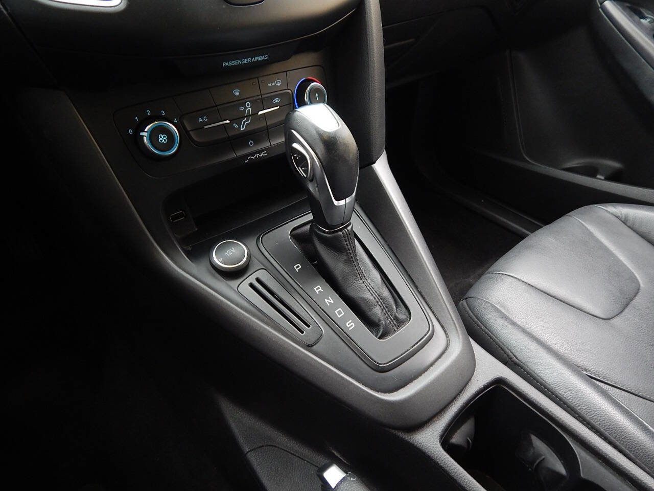 Used 2015 Ford Focus SE w/ Equipment Group 201A image 25