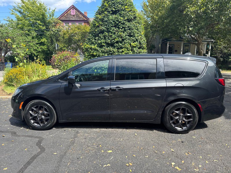 Used 2020 Chrysler Pacifica Touring w/ S Appearance Package FWD image 5
