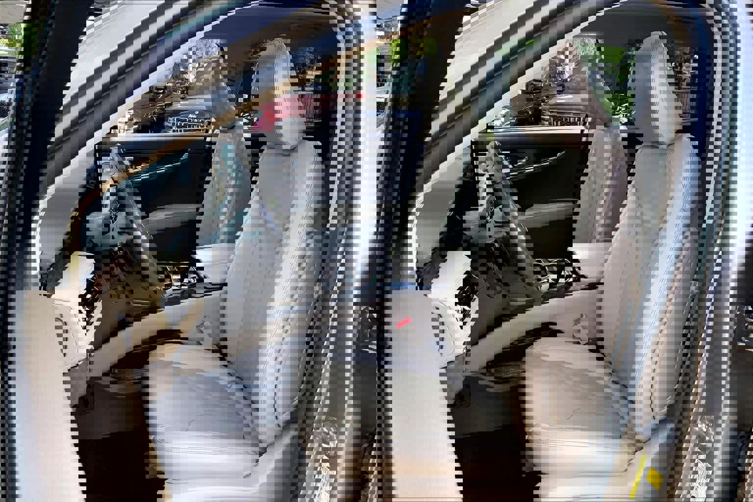 Used 2021 Lincoln Nautilus Reserve w/ Equipment Group 202A image 8